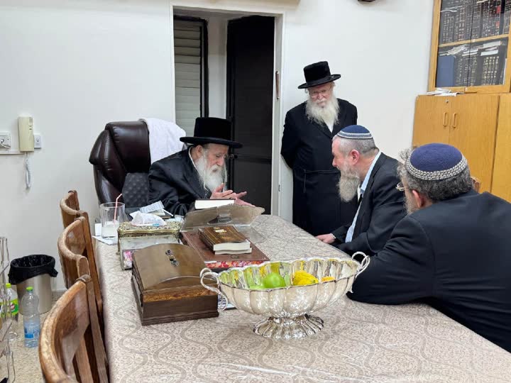 ח״כ אבי מעוז אצל האדמו״ר ממכנובקא