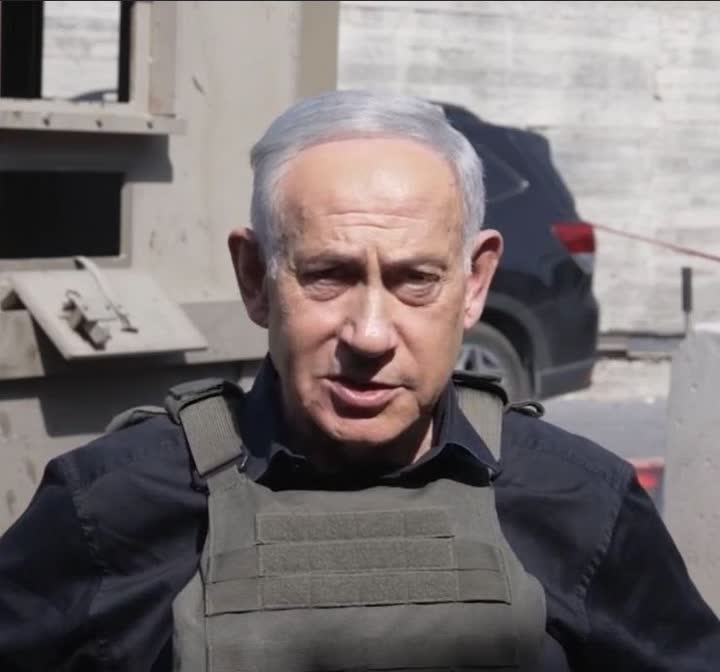ראש הממשלה במדים
