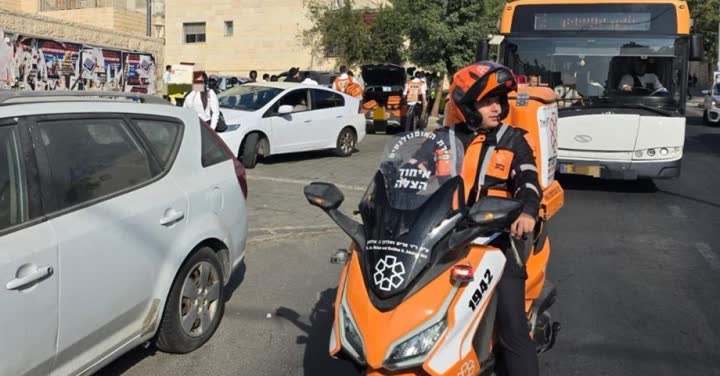 כוחות הצלה בזירת תאונת הדרכים בבית שמש
