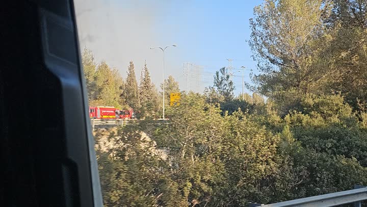 רכב כיבוי פעילות בשטח חורש