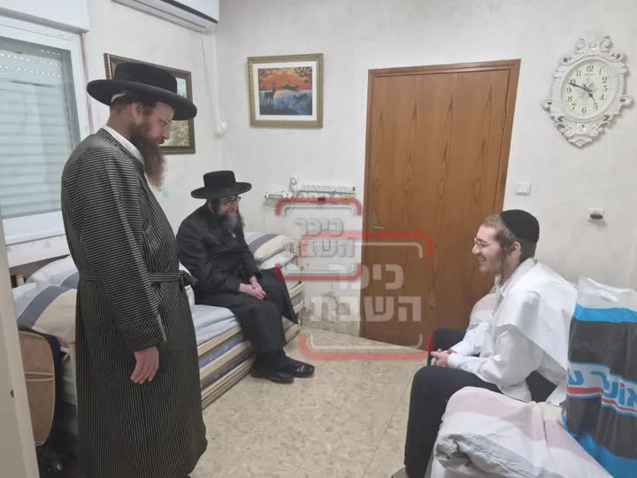ראש הישיבה מבקר את החשוד ששוחרר