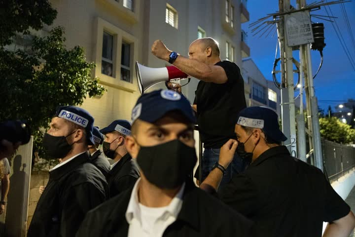 שוטרים ומאבטחים בשטח