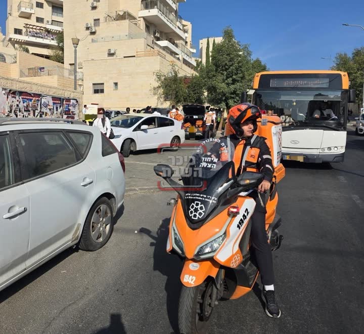 כוחות הצלה בזירת תאונת הדרכים בבית שמש