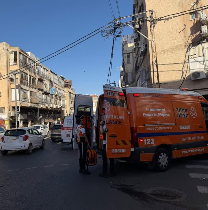 אמבולנס של איחוד הצלה בזירת התאונה