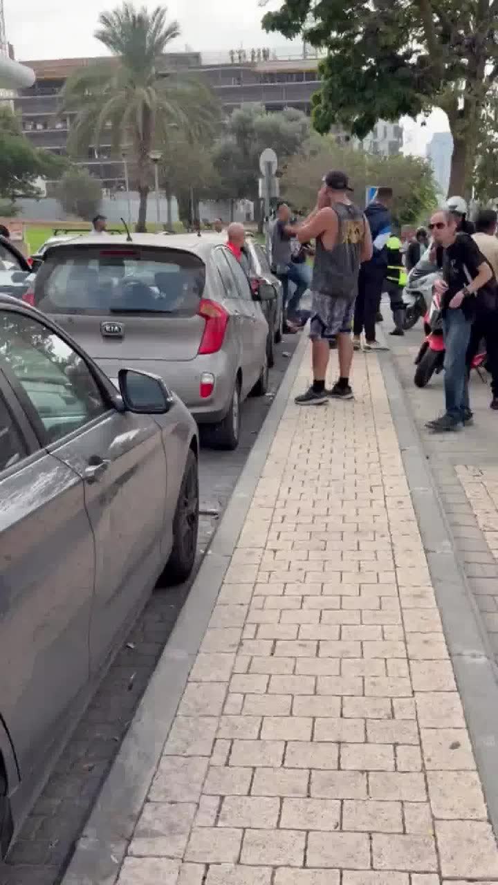 אנשים זירת האירוע ברחוב