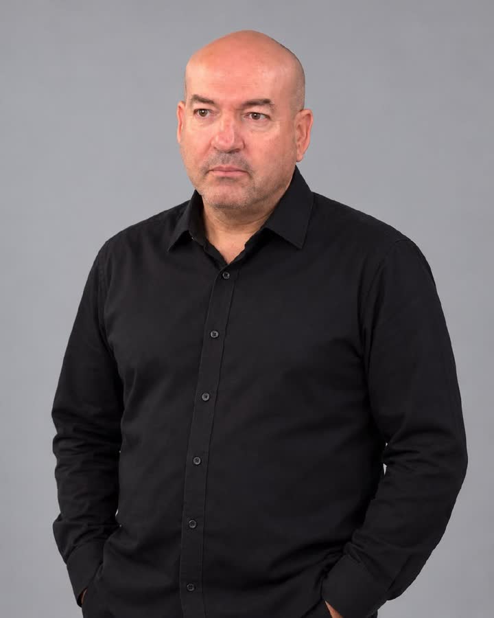 אייל ברקוביץ׳ בצילום באולפן