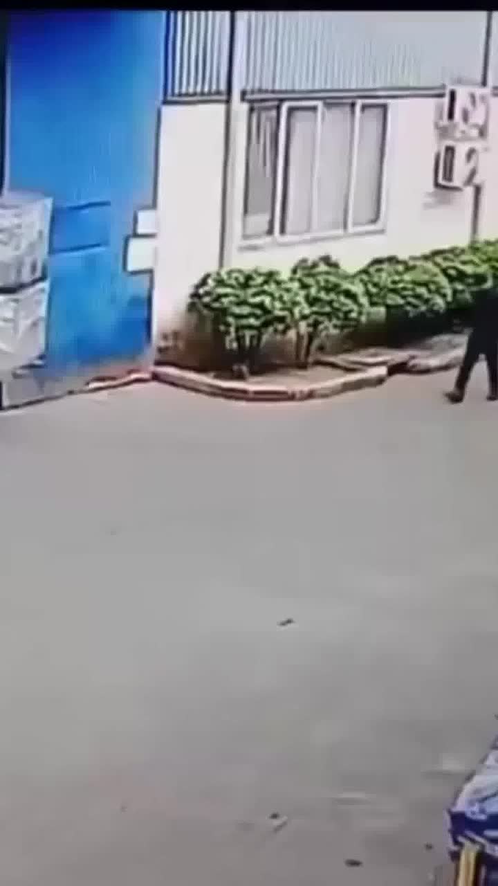 רגע קריסת הסחורה על הפועל