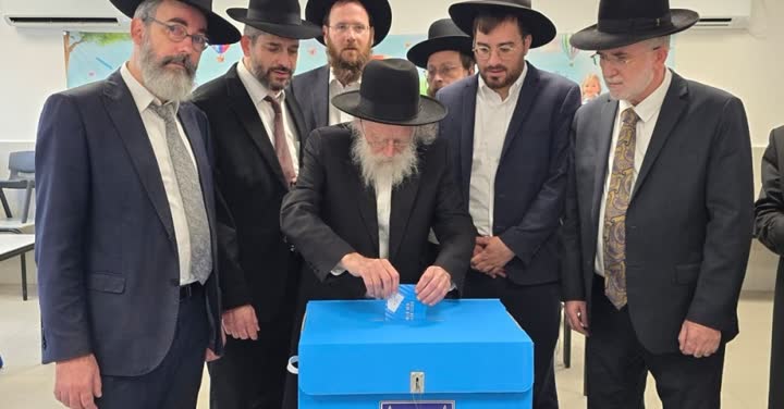 רבנים מצביעים בקלפי