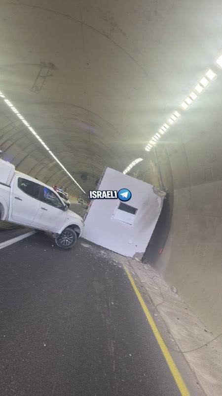 מיגונית שנפלה ממשאית בכביש 6