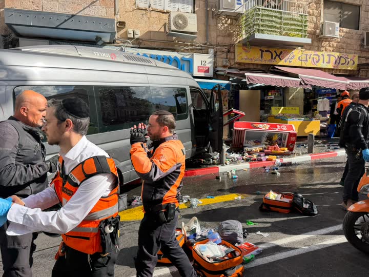כוחות הצלה פועלים בזירת תאונת הדרכים