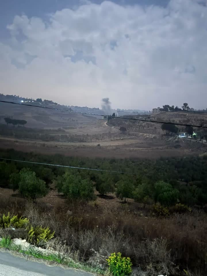 עשן מיתמר מעל אזור כפרי