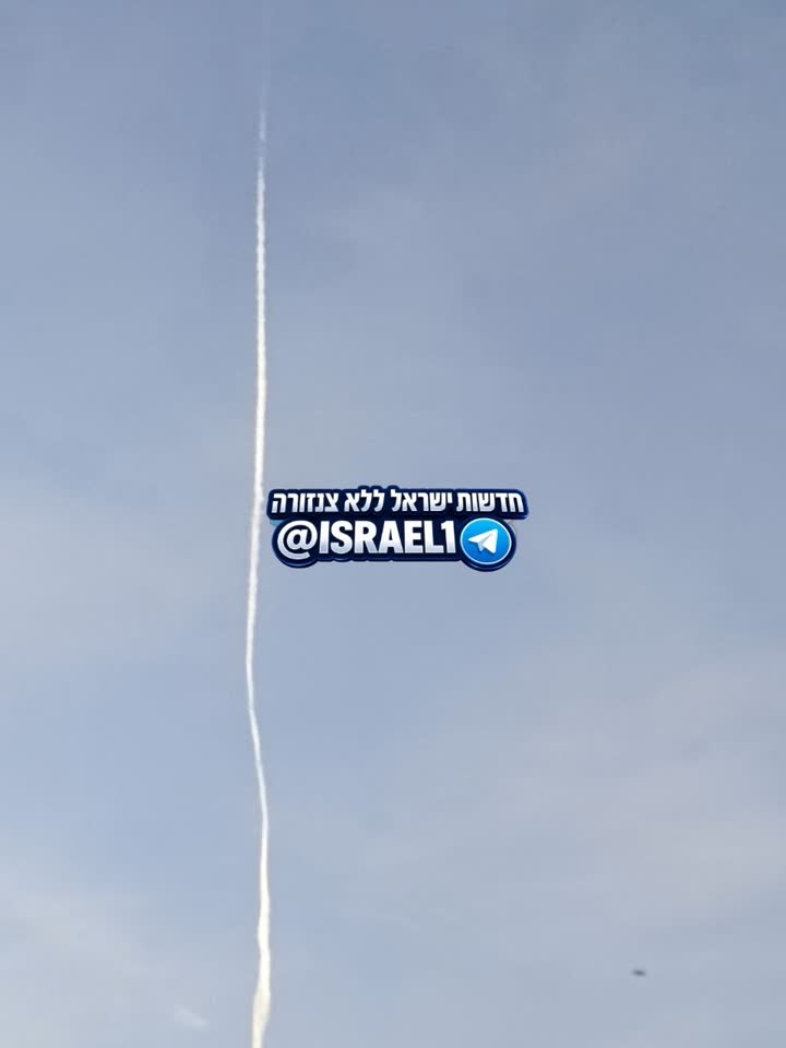 שובל שיגור טיל אנכי בשמי איראן
