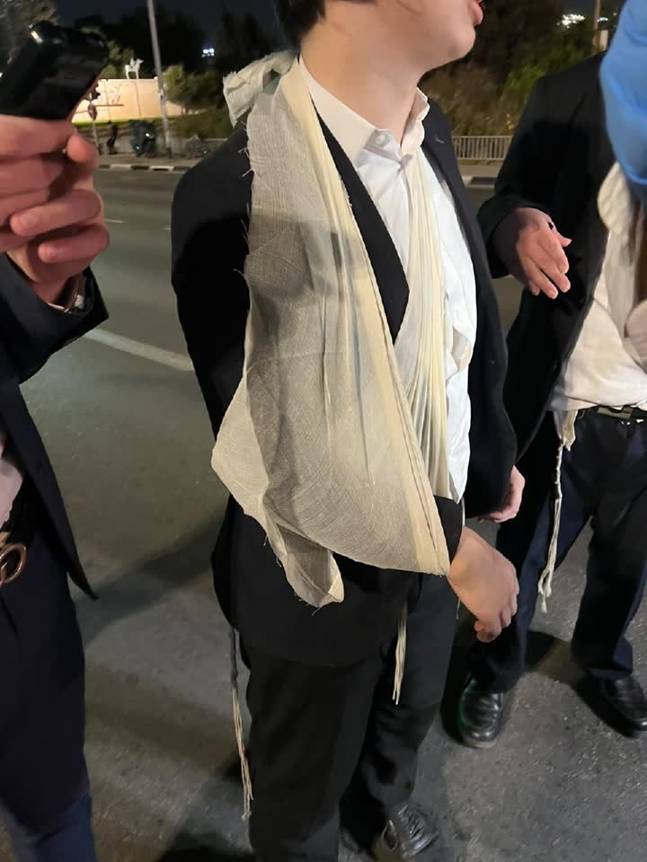 מפגין פצוע עם תחבושת