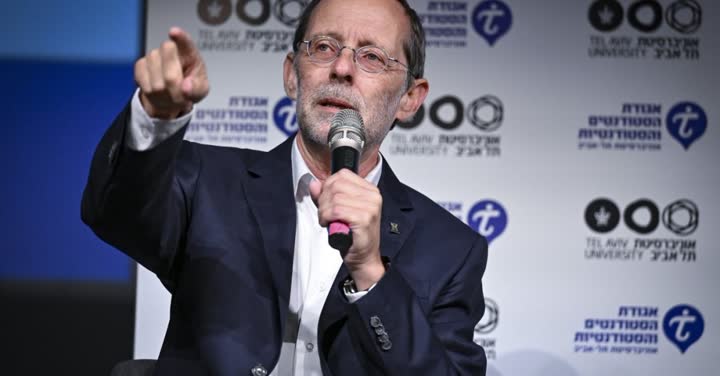 משה פייגלין נואם באירוע