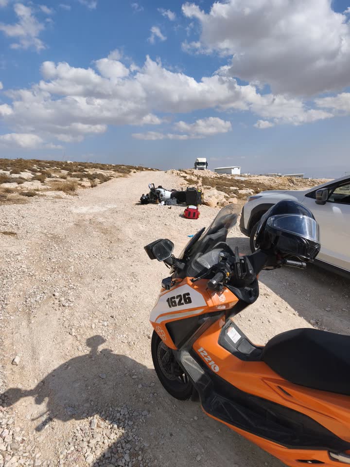 זירת תאונת האופנוע בשטח פתוח