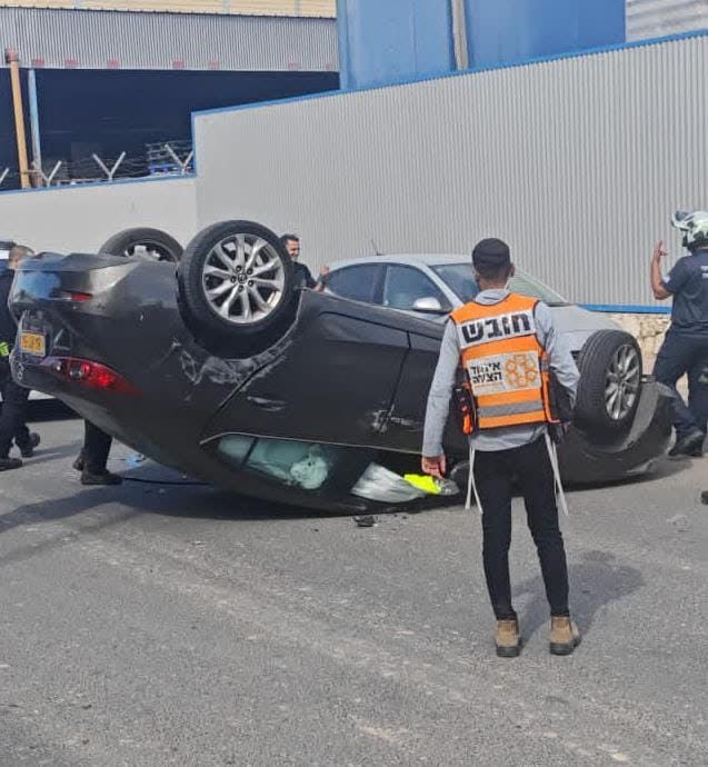 זירת התהפכות רכב בפתח תקווה