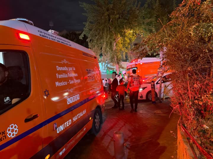 אמבולנסים וכוחות רפואה בזירת האירוע