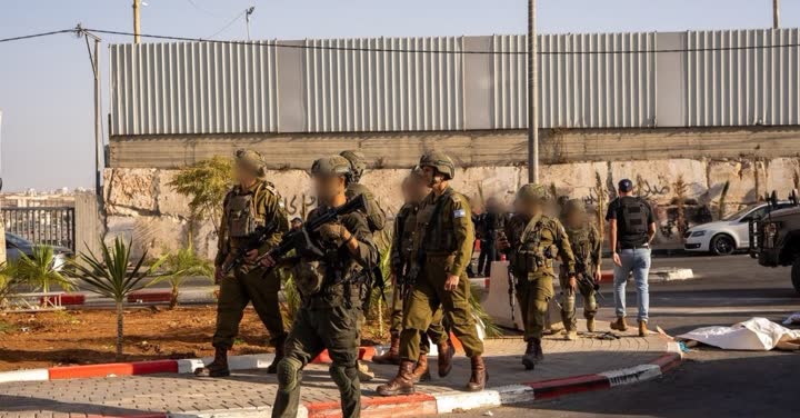 כוחות הביטחון בזירת הפיגוע בחברון