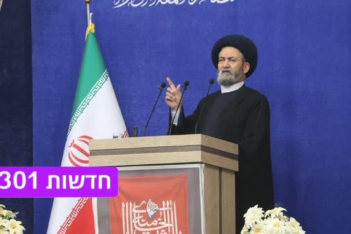 איש דת איראני נושא נאום פומבי