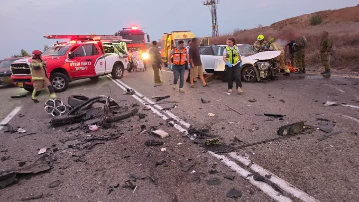 כוחות הצלה בזירת התאונה בכביש 232