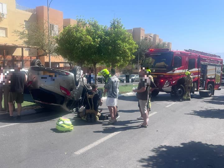 זירת התאונת דרכים והרכב ההפוך באילת