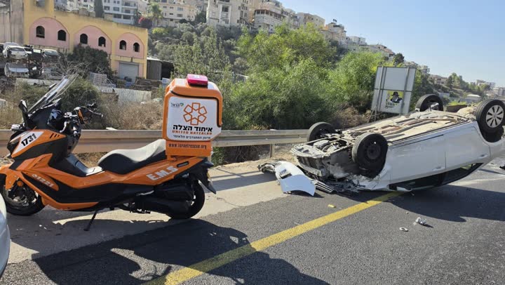 זירת התהפכות הרכב בכביש 65