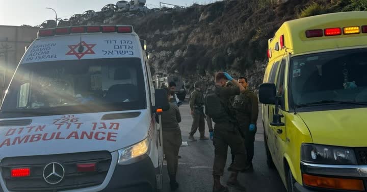 אמבולנסים של מד"א בזירת פיגוע ירי